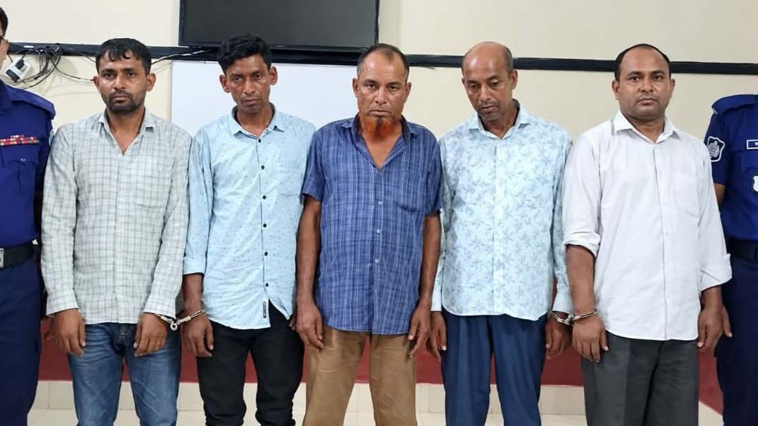 পার্বতীপুরে ট্রেনে চুরি সিন্ডিকেটের মূল হোতাসহ ৫ জন গ্রেপ্তার